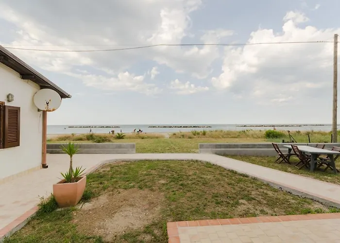 Nyaraló The House *